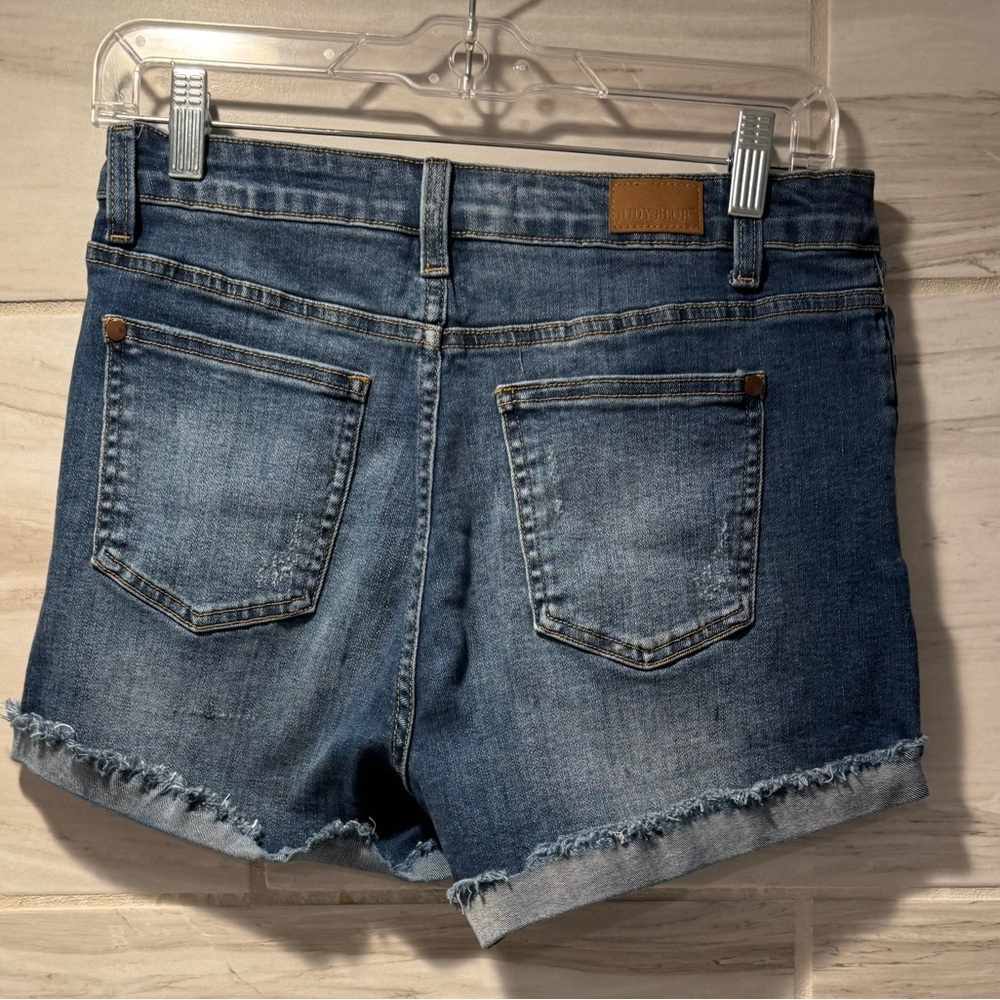 Women’s Judy Blue Jean Shorts Blue Stretch
Cuffed Raw Hem Denim Mid Rise Size 28 - Picture 4 of 8
